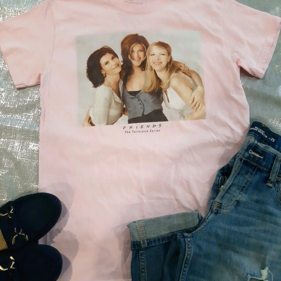 FRIENDS Tops - 2/$25🎉 Friends Girls Vintage Retro T-shirt